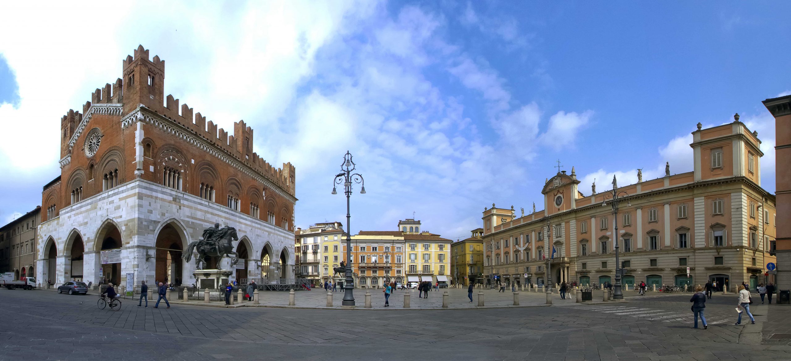 Piacenza Piazza Cavalli